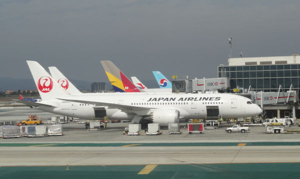 us-jal-ja832j-lax-261016-full.jpg