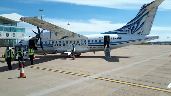 bw-airbotswana-atr42-gaborone-091118-villetenhunen-full.jpg