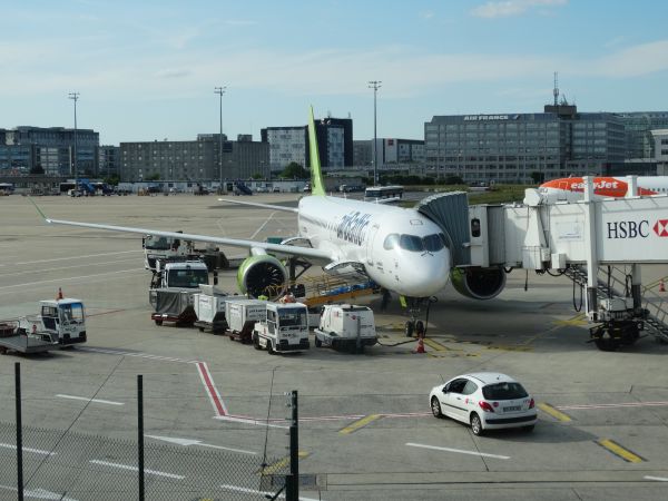 fr-airbaltic-ylcsg-cdg-030618-full.jpg