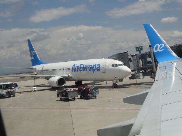 es-aireuropa-2xb737-barajas-120623-full.jpg