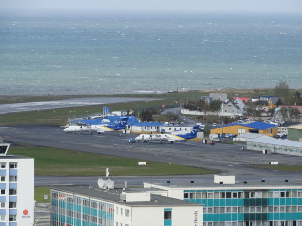 is-airiceland-2xdash8-reykjavik-200518-full.jpg