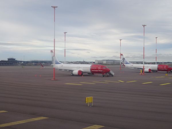 fi-norwegian-2xb737max8-helsinki-130519-full.jpg