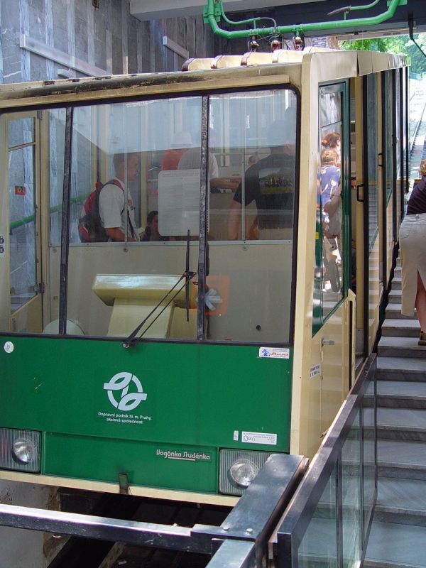 cz-funicular-petrin_hill-030603-full.jpg