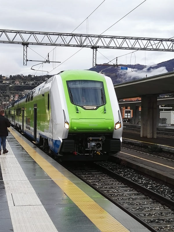 it-trenord-etr521-como-291219-stefanobressanelli-full.jpg