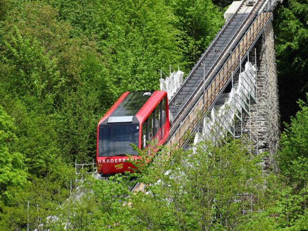 ch-harderbahn-interlaken_ost-130523-full.jpg