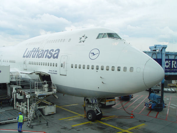 de-lufthansa-b747-frankfurt-060805-full.jpg