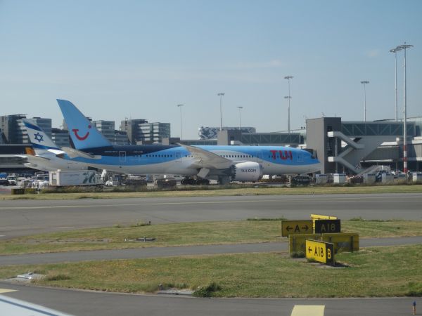 nl-TUIfly-oo_loe-schiphol-120623-full.jpg