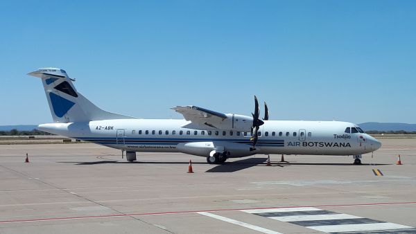 bw-airbotswana-atr72-gaborone-091118-villetenhunen-full.jpg