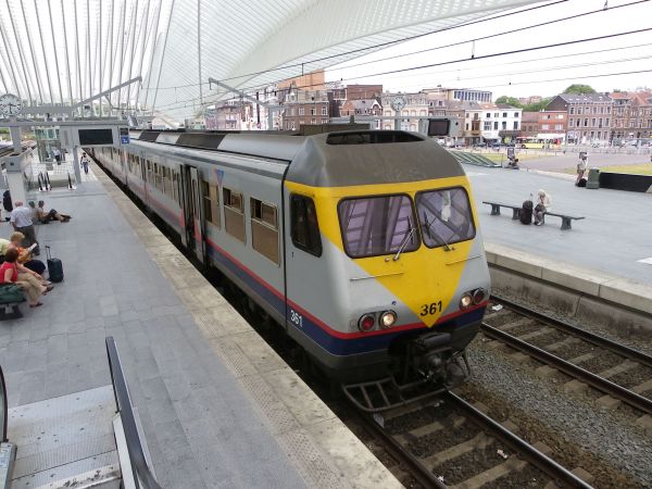 be-sncb-am80-liege-180710-pic2-full.jpg