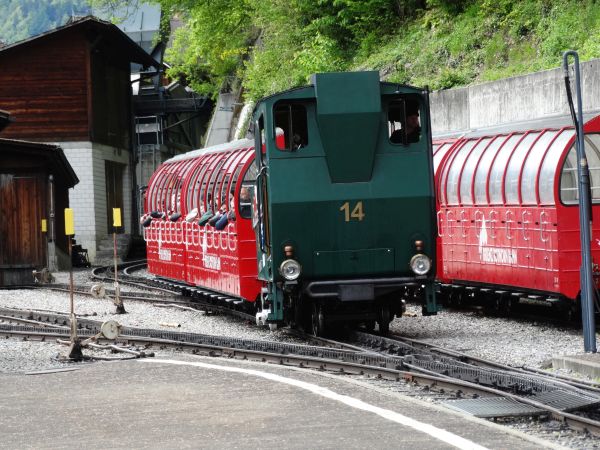 ch-brb-h23_14+train_arriving-brienz-130523-pic2-full.jpg